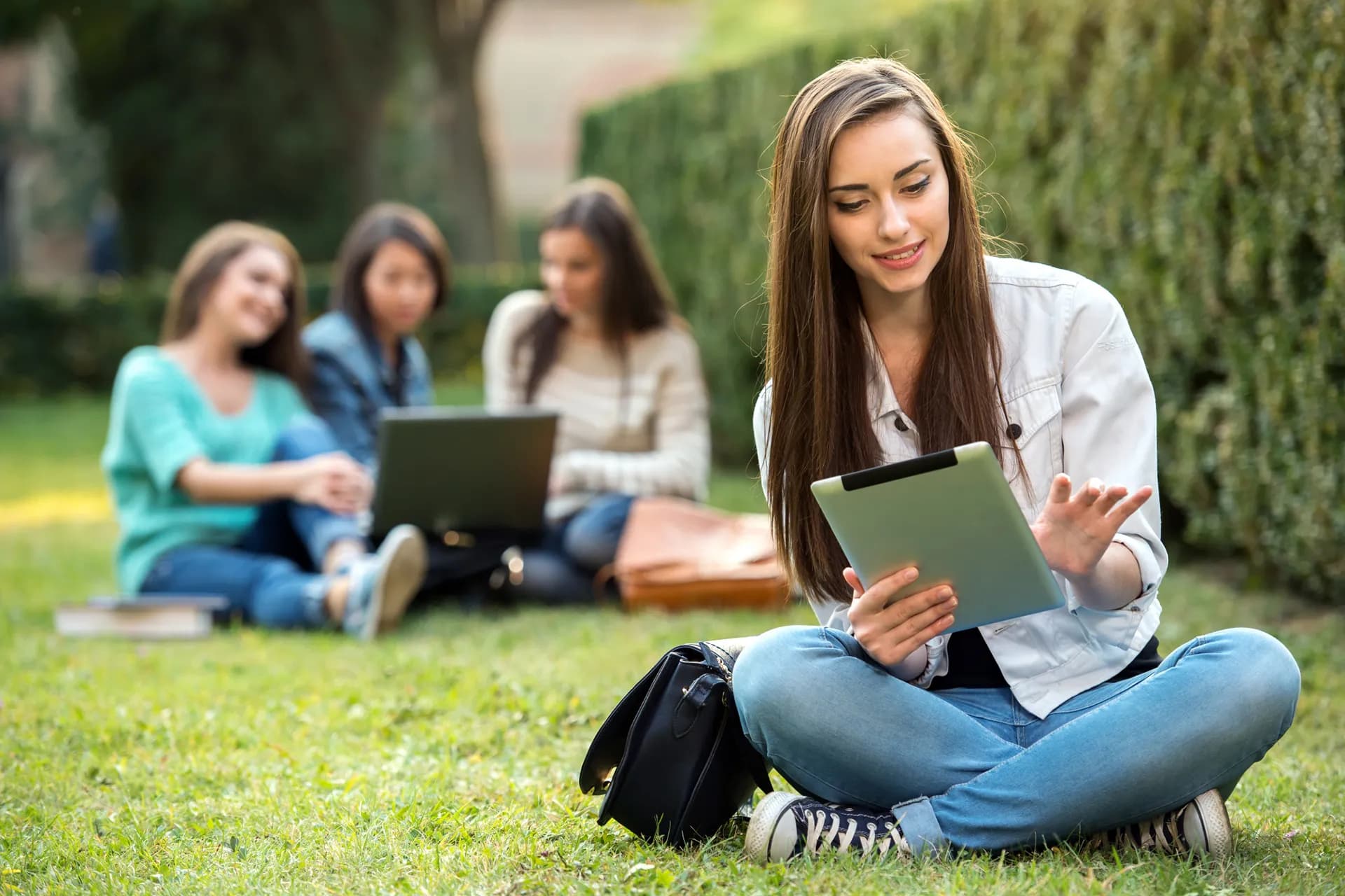 Estudiante organizando sus actividades académicas